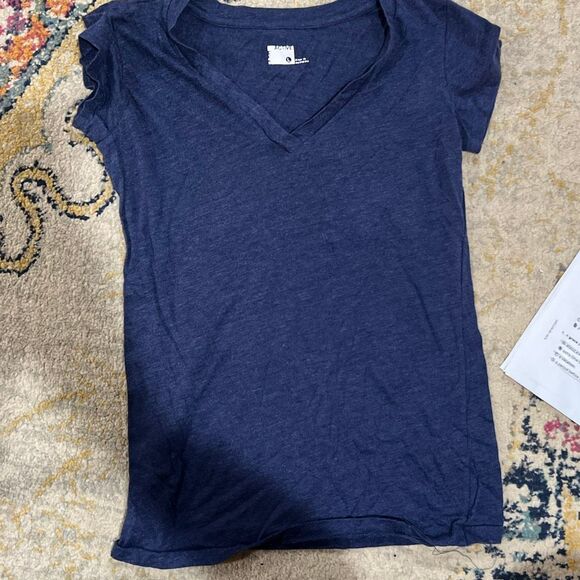 Active Basics V-Neck T-Shirt – Women’s Size Large - Picture 1 of 2